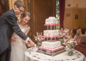 mansion house jesmond cutting wedding cake