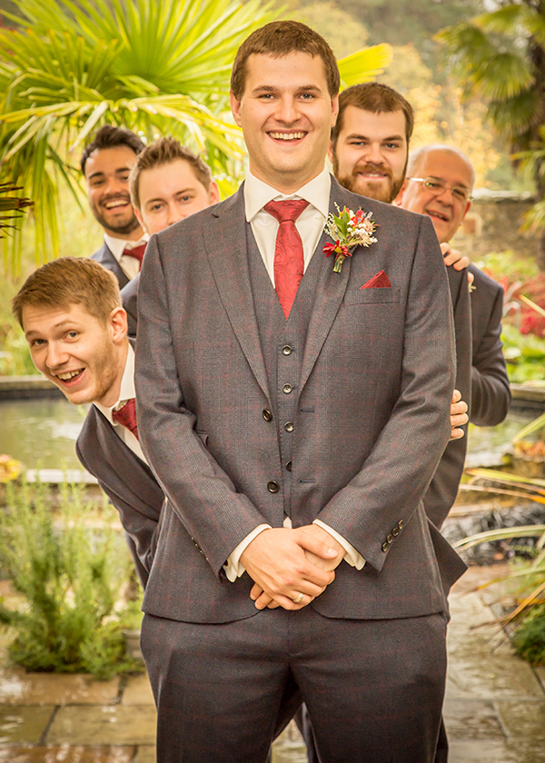 groomsmen funny wedding photo