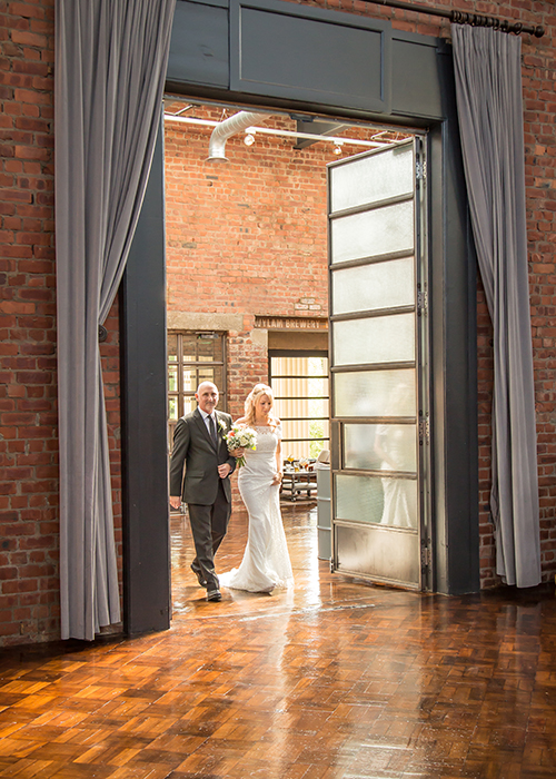 bride arriving to ceremony