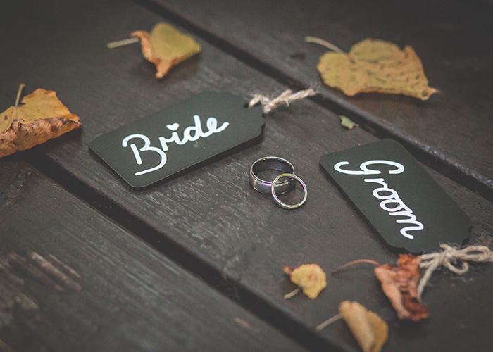 autumn wedding bride groom rings